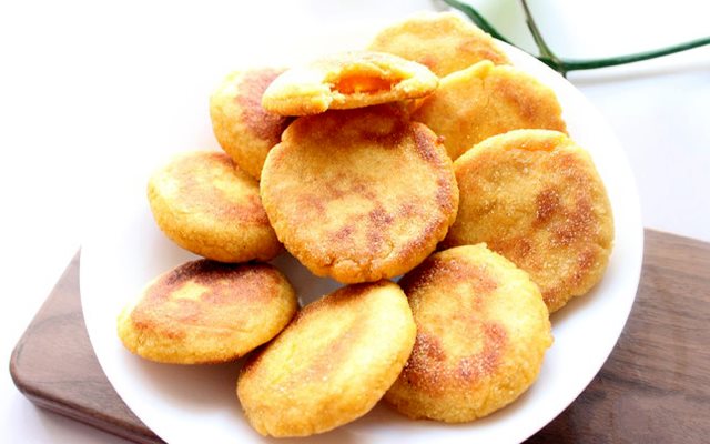 Bánh Bắp Chiên Phồng