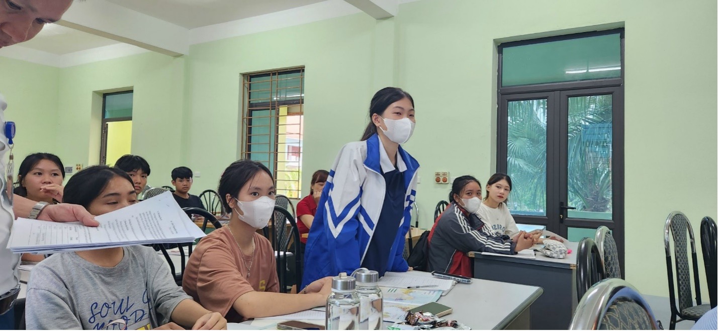 Bộ môn Địa lý, Khoa Khoa học Xã hội kết nối và phục vụ cộng đồng tại Trường THPT Quỳnh Nhai