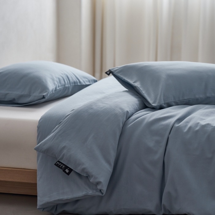 Duvet cover made from long-staple cotton, solid color