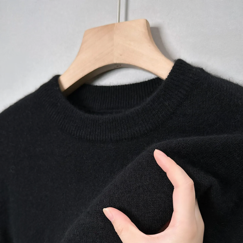 Men's wool sweater with roll neck, simple and warm