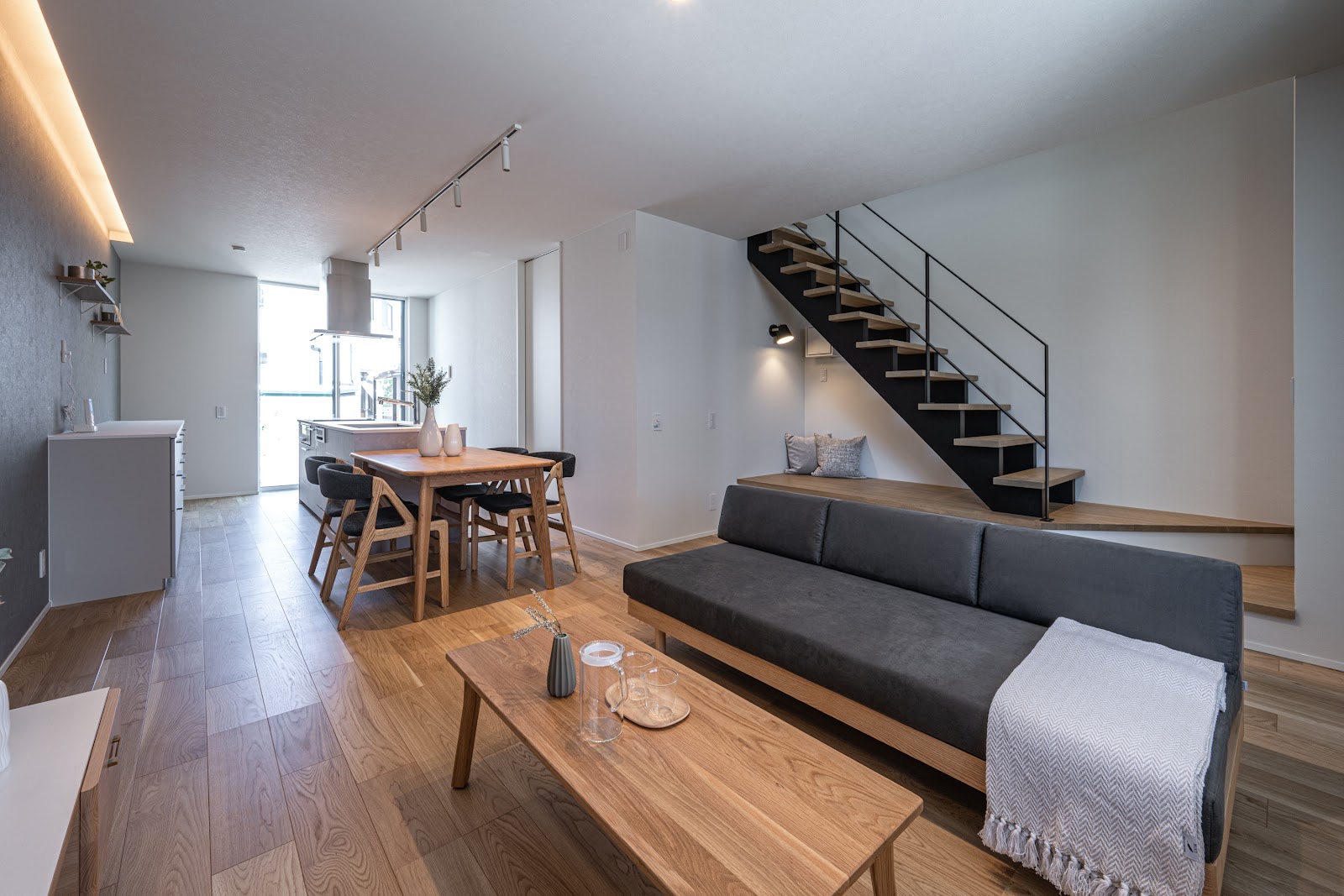 STEP1：ノルディコ、STEP2：リビング