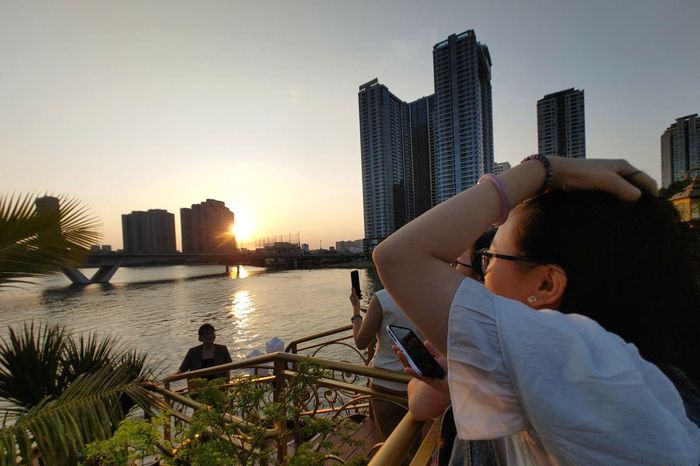 Hấp dẫn tour du thuyền ngắm hoàng hôn trên sông Sài Gòn - Báo Tin Tức TTXVN