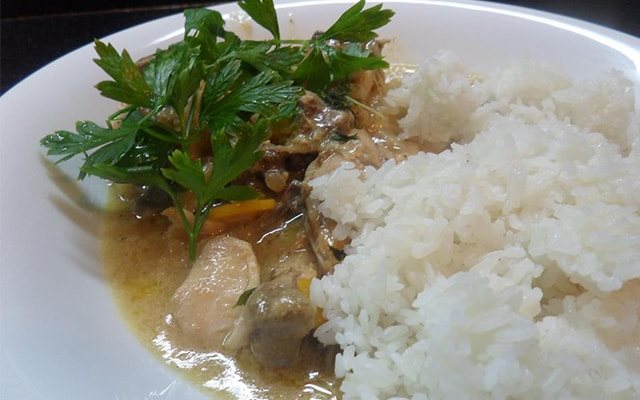 Cơm Gà Chiên Bơ Sốt Rau Củ