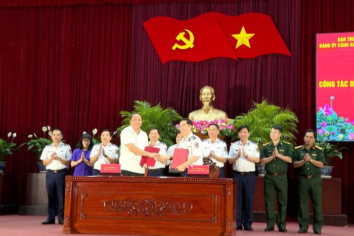 Cảnh sát biển đồng hành ngư dân Đồng bằng sông Cửu Long - Báo Công Lý