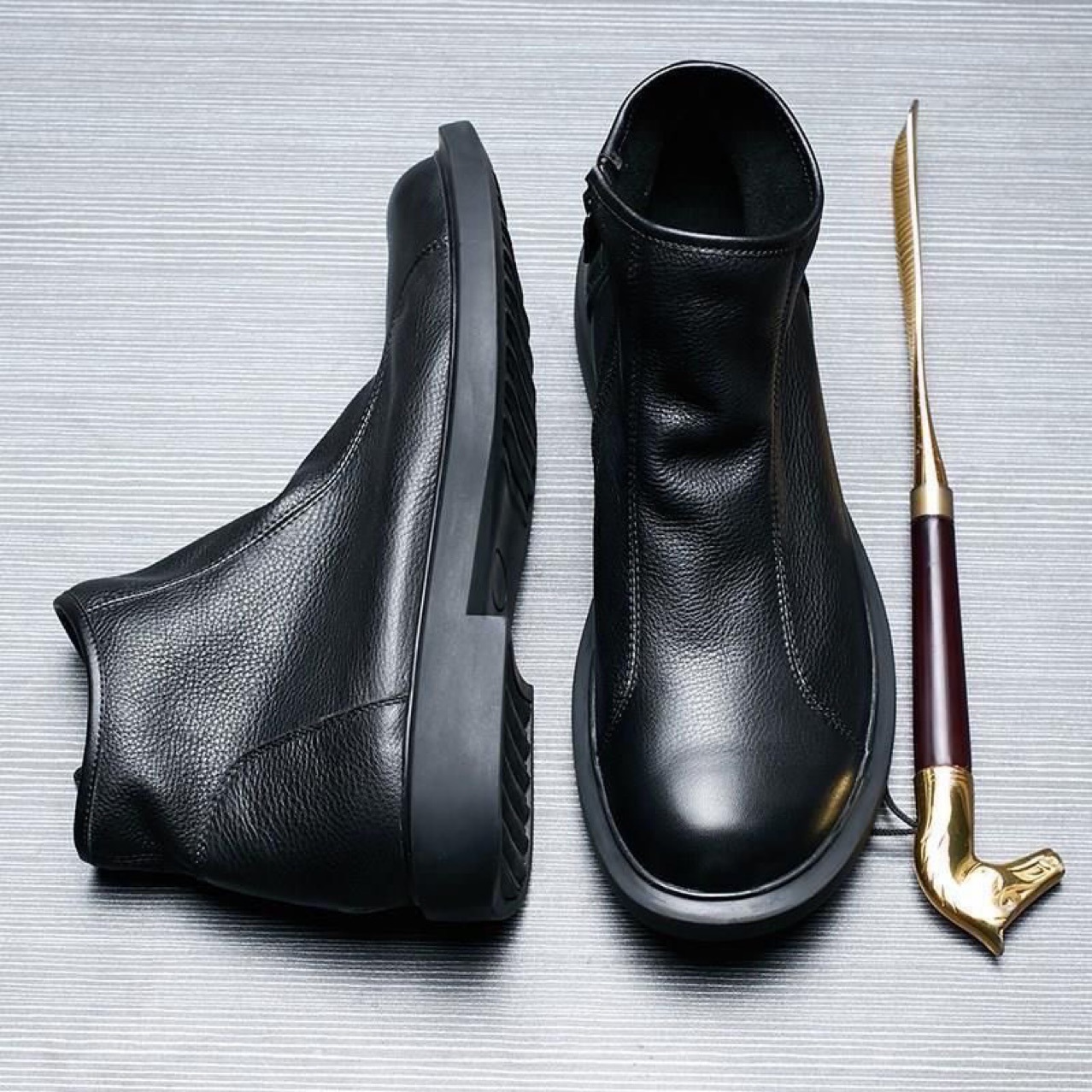 Men's Chelsea boot made of genuine leather with zipper