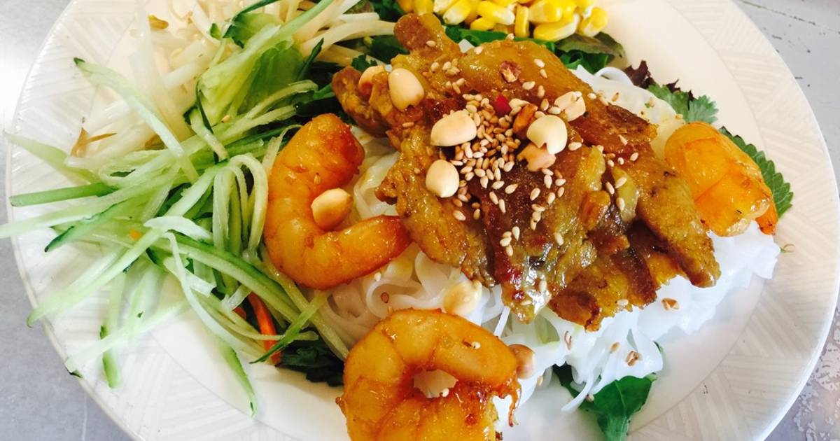 Phở khô trộn thập cẩm ở Tokyo