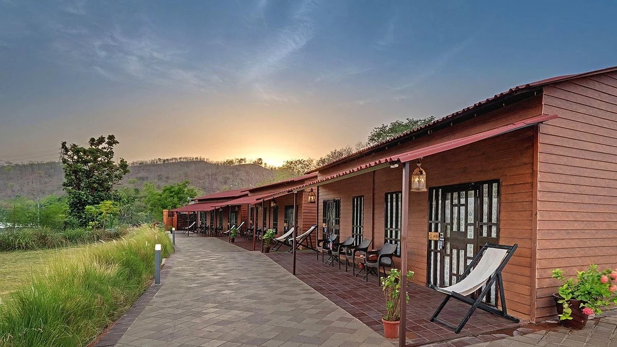 지역별 숙소 유형별 평균 가격대와 여행 목적별 추천 기준 정리