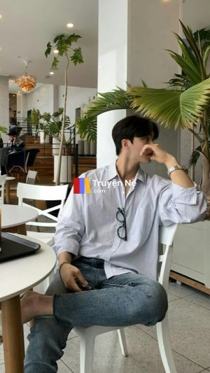 Mối Tình Thầm Lặng Giữa Kẻ Thù