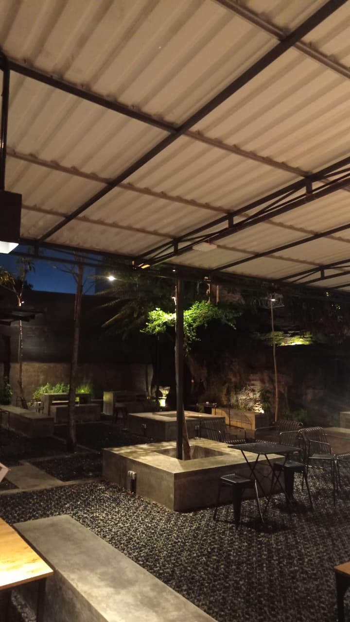 HQ Coffee & Eatery 3