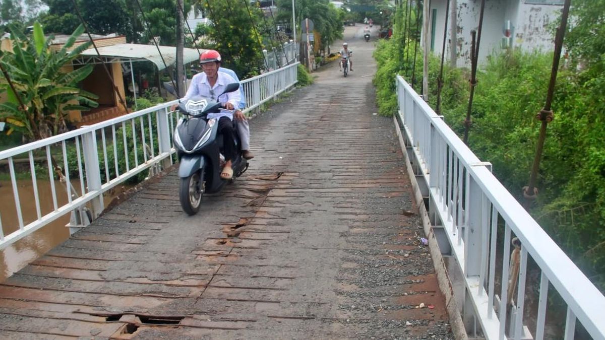 Cà Mau: Cầu treo Vàm Lẽo xuống cấp, người dân thấp thỏm khi qua lại - Báo Xây Dựng