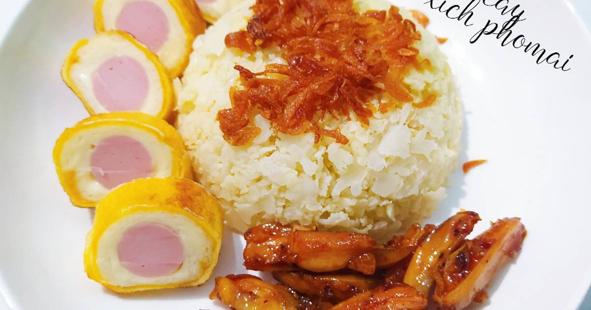 Cơm Keto - Trứng cuộn xúc xích phomai - Sụn ức gà kho cay