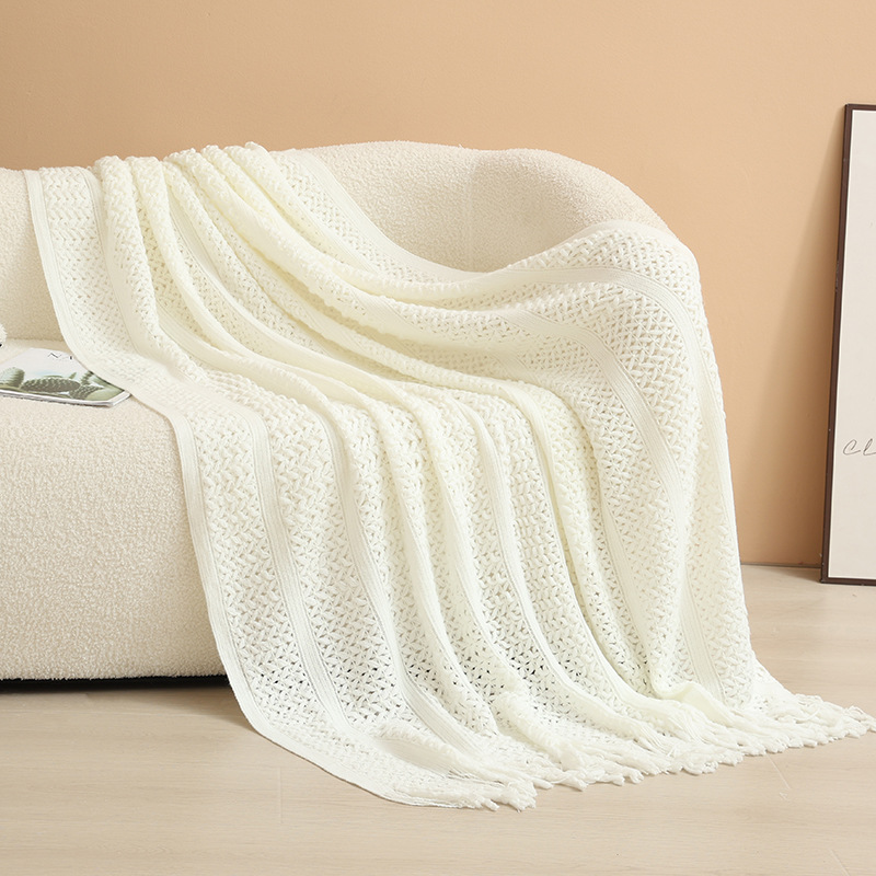Decorative knitted blanket with fringes