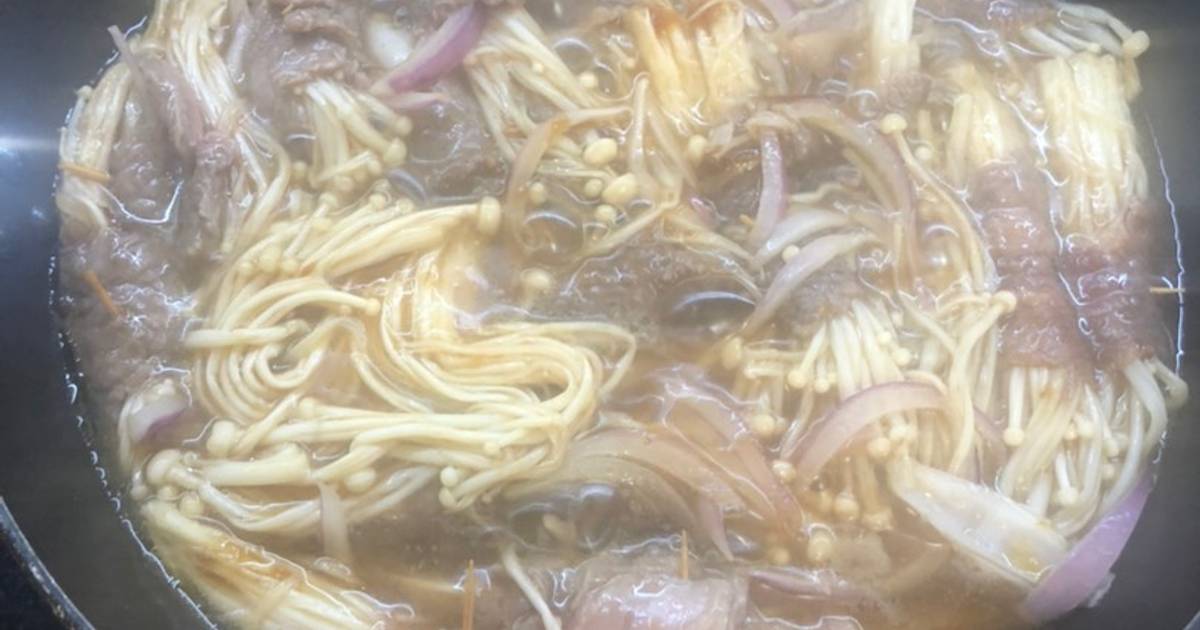 Bò cuộn nấm kim chi
