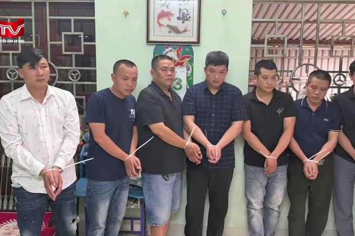 Bắt giữ nhóm đối tượng đánh bạc dưới hình thức xóc đĩa - Chuyên trang An Ninh Thủ Đô - Báo Công an nhân dân