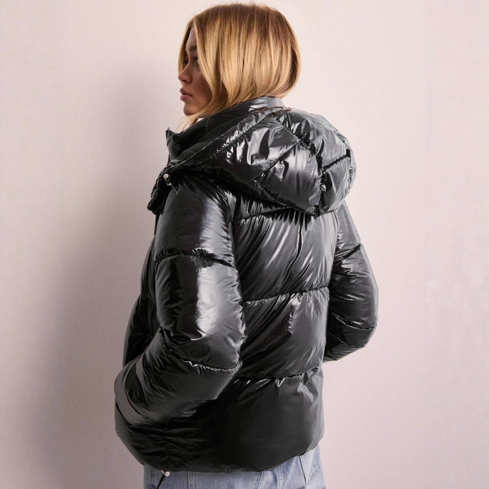 Padded women's hoodie with 3D effect