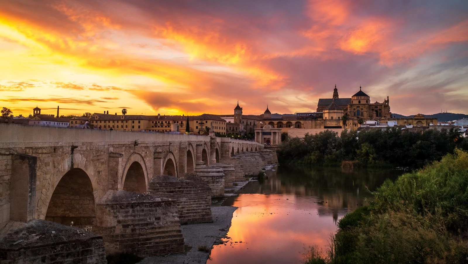 Roman Bridge Of Córdoba Sunset - Landscape Photography 5K Wallpaper (6144x3474)