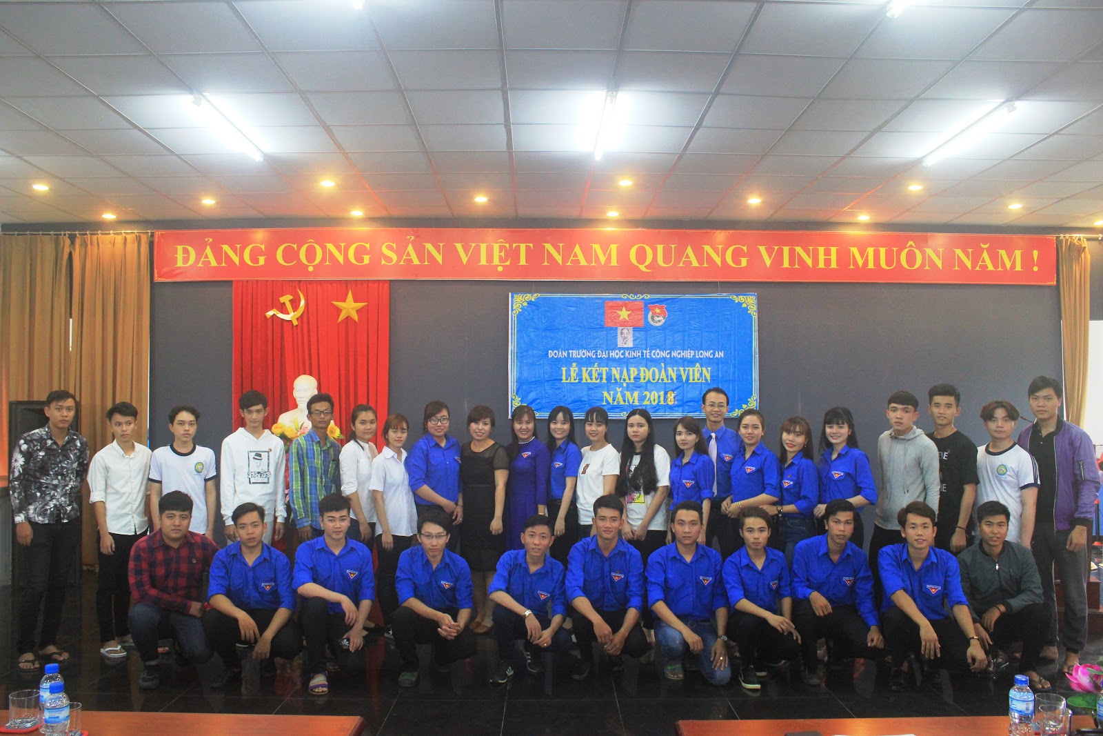 Chụp ảnh lưu niệm cuối buổi lễ