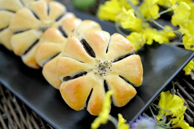 Bánh Mì Nhân Đậu Đỏ Thơm Ngon