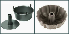 Tách riêng tròng đỏ tròng trắng. Mở lò nướng ở 170 độ C (340 độ F). Không cần xoa chống dính cho khuôn. Dùng rây và một chiếc muỗng miết đều thịt sầu riêng để phần thịt sầu riêng mịn màng. Để riêng qua 1 bên.
