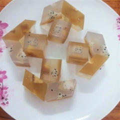 Vậy là đã xong món thạch mát lạnh với 2 loại trái cây tươi mát, ngọt ngon cùng rau câu giòn sựt. Hãy thử làm ngay món thạch rau câu đơn giản này nhé.