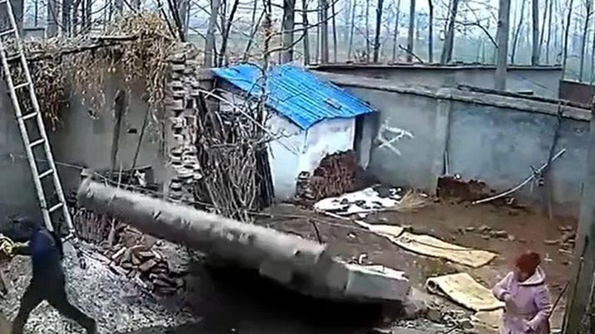 Cảnh báo trong tích tắc từ người chị giúp em trai thoát nạn khi tường đổ sập - Tạp chí Doanh Nghiệp Việt Nam