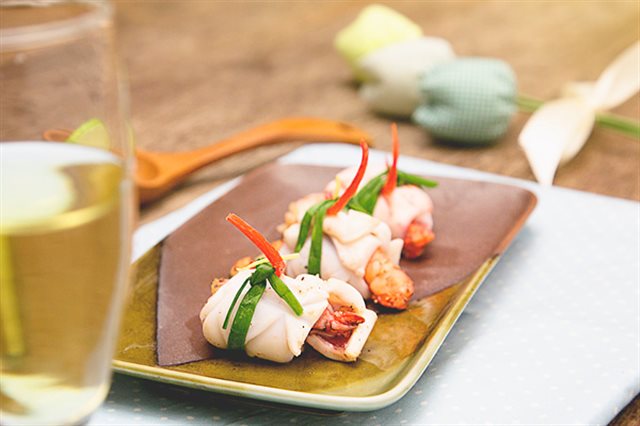 Mực Cuốn Tôm Hấp