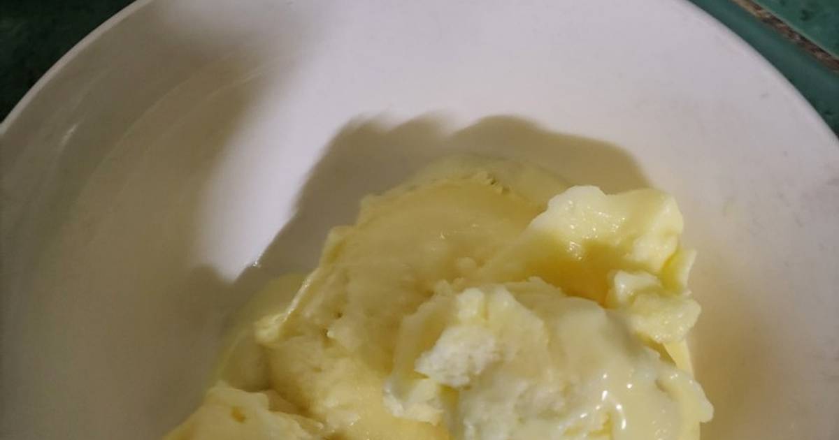 Passion Fruit ice cream with condensed milk (Kem chanh dây)