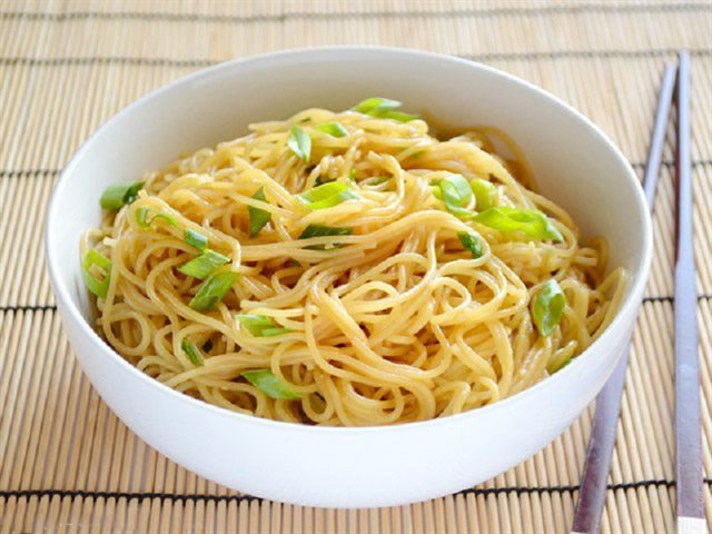 Mì Trộn Bơ Tỏi Béo Ngọt