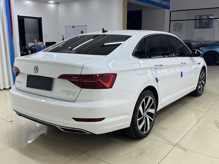 VOLKSWAGEN Sagitar