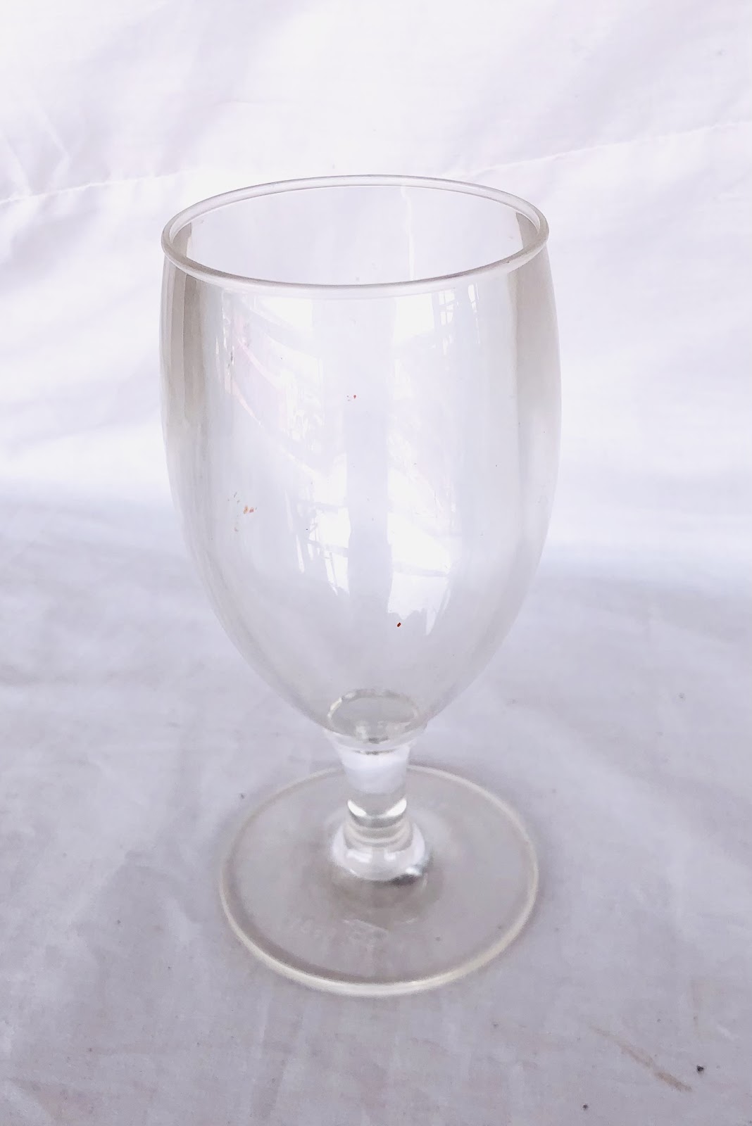 Acrylic cup (8981)