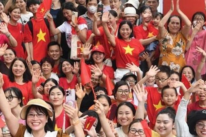 Lấy hạnh phúc người dân làm thước đo phát triển Thủ đô - Báo Hà Nội Mới