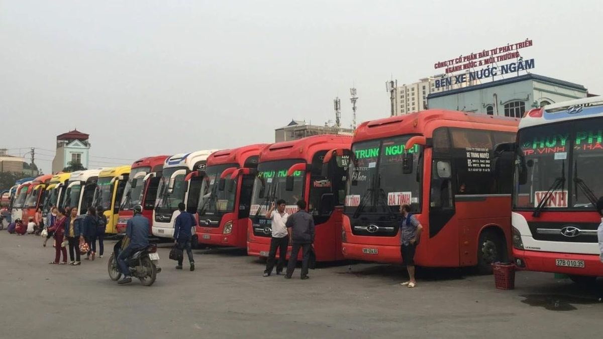 Giá dầu cao, nhiều nhà xe vẫn không tăng giá vé - Đài Phát thanh và truyền hình Hà Nội