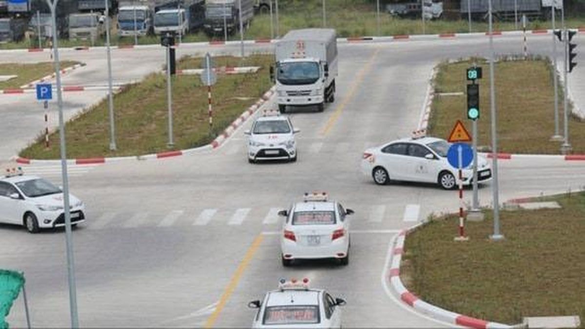 Siết chặt quy trình, nâng cao chất lượng sát hạch lái xe - Đài Phát thanh và truyền hình Hà Nội
