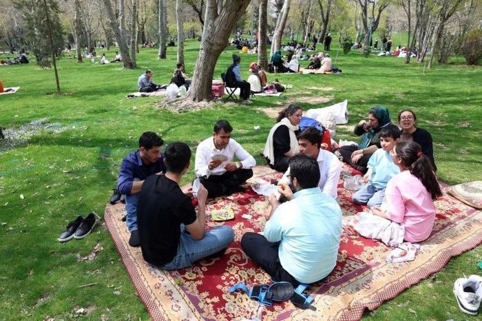 Ông Trump dọa đưa về 'thời đồ đá', người Iran vẫn đi dã ngoại ngày lễ - Tạp chí Tri thức