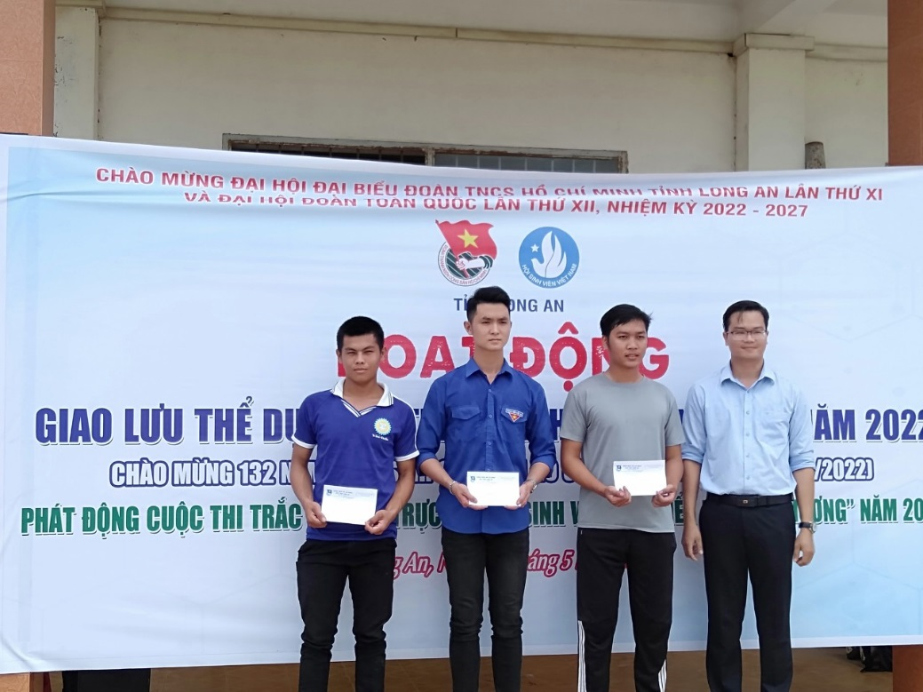 Đơn vị Trường ĐH KTCN Long An nhất giải Kéo co…