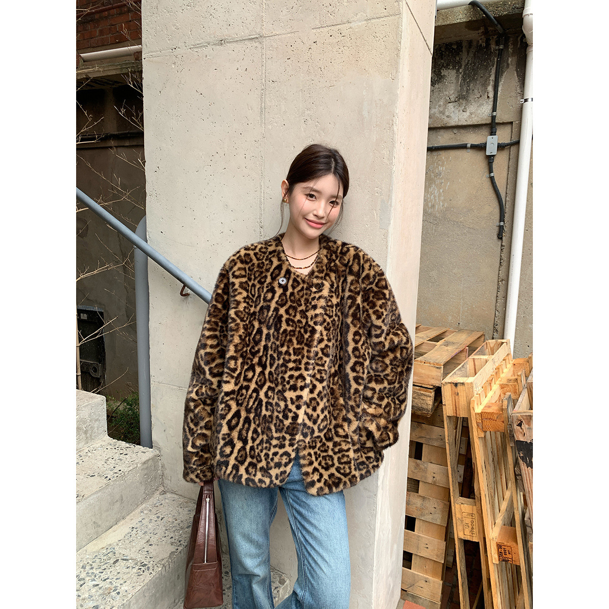 Women's winter coat, faux fur, leopard pattern, round neck