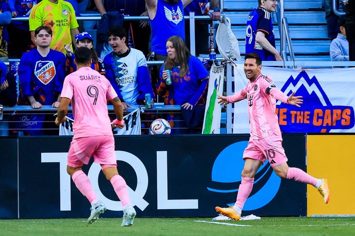 Cú hat-trick của Messi - Tạp chí Tri thức