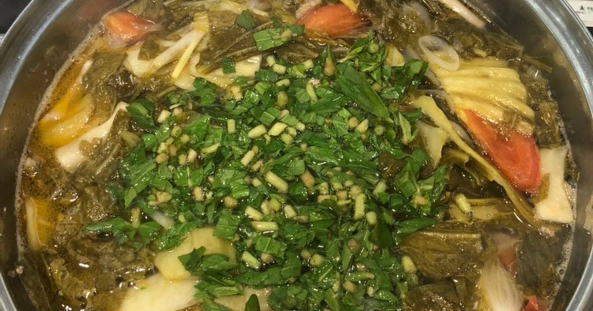 Canh cải chua nấu với gân bò