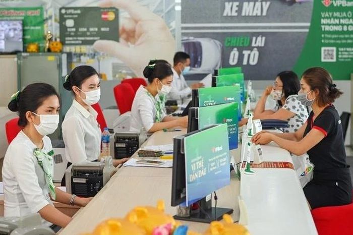 Ngân hàng cắt gần 3.000 người nhưng vẫn tuyển mới: Cuộc cải tổ AI - Báo Tri thức &amp; Cuộc sống