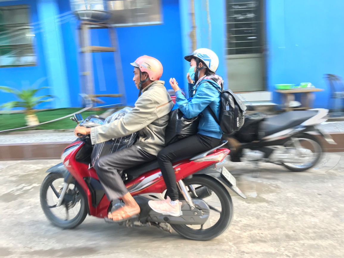 Sau lưng cha là những yêu thương