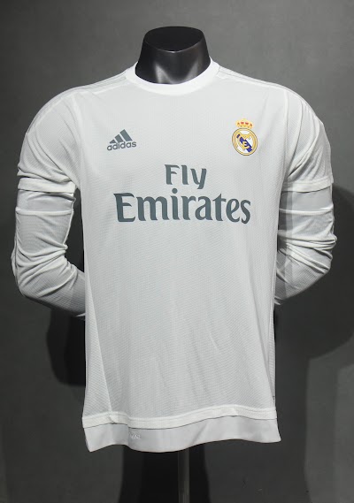 Retro 2015-16 Real Madrid Local.jpeg