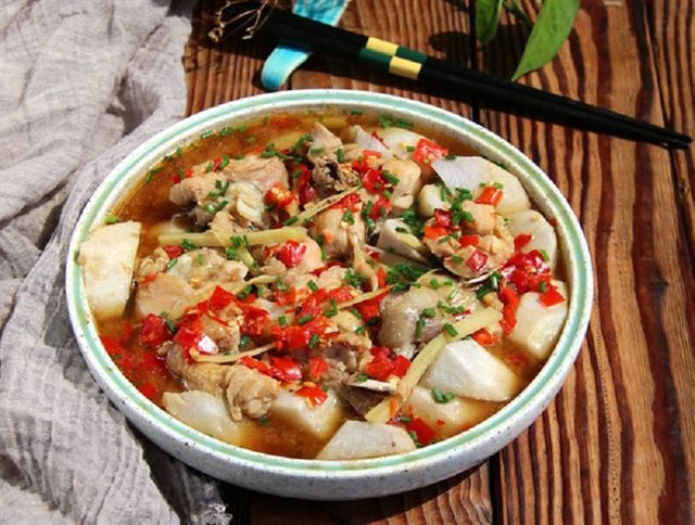 Thịt Gà Chưng Khoai Sọ