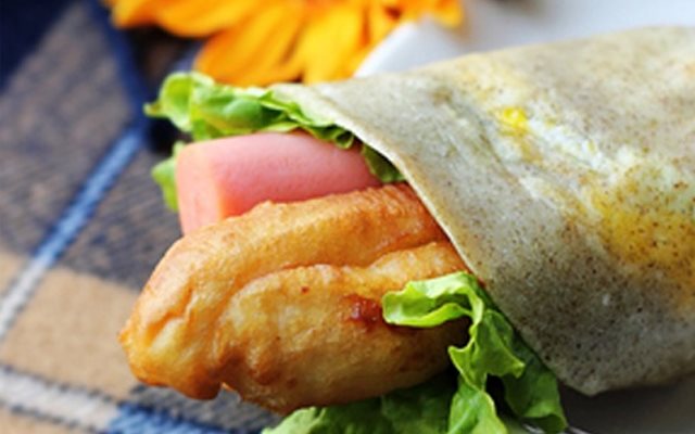 Bánh Tráng Đậu Xanh Cuốn Xúc Xích