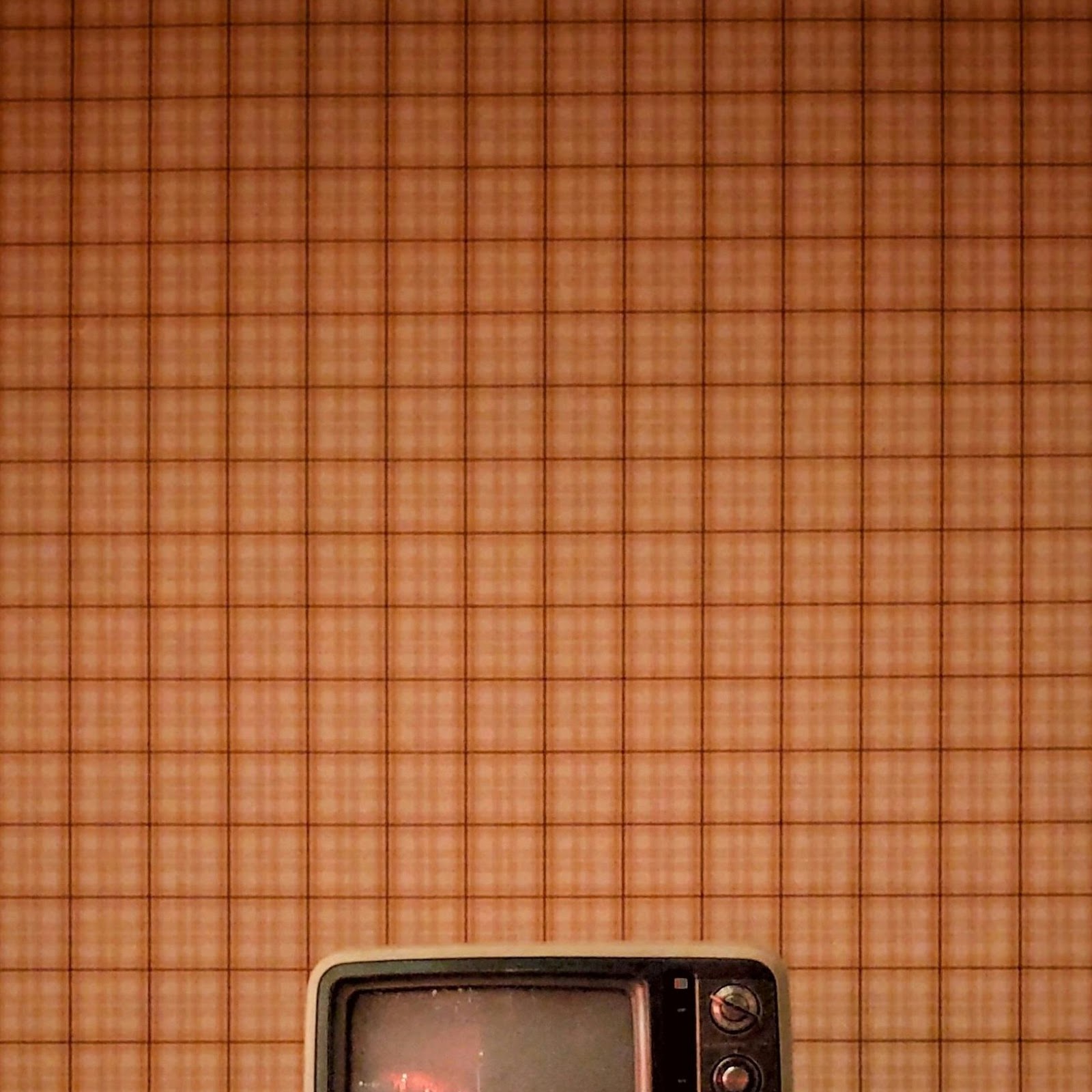 Download Vintage Television Set On Stool 2K iPhone