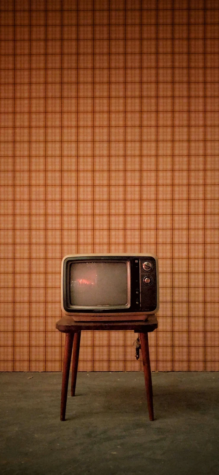 Vintage Television Set On Stool - Retro Still Life 2K iPhone Wallpaper (1630x3531)