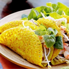 Cho lên chảo và đậy nắp cho bột chín