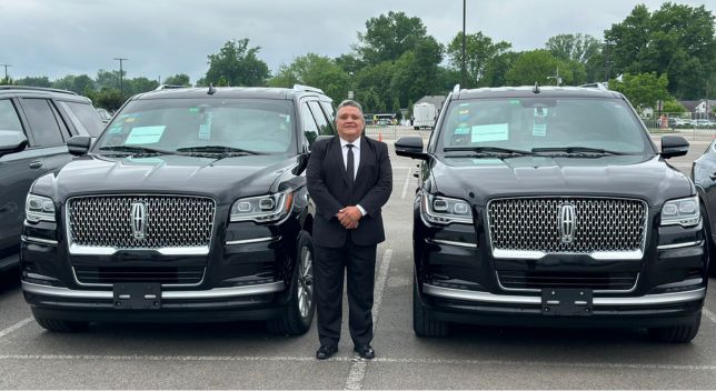 Chauffeur ground service and executive transfers near Estadio Akron