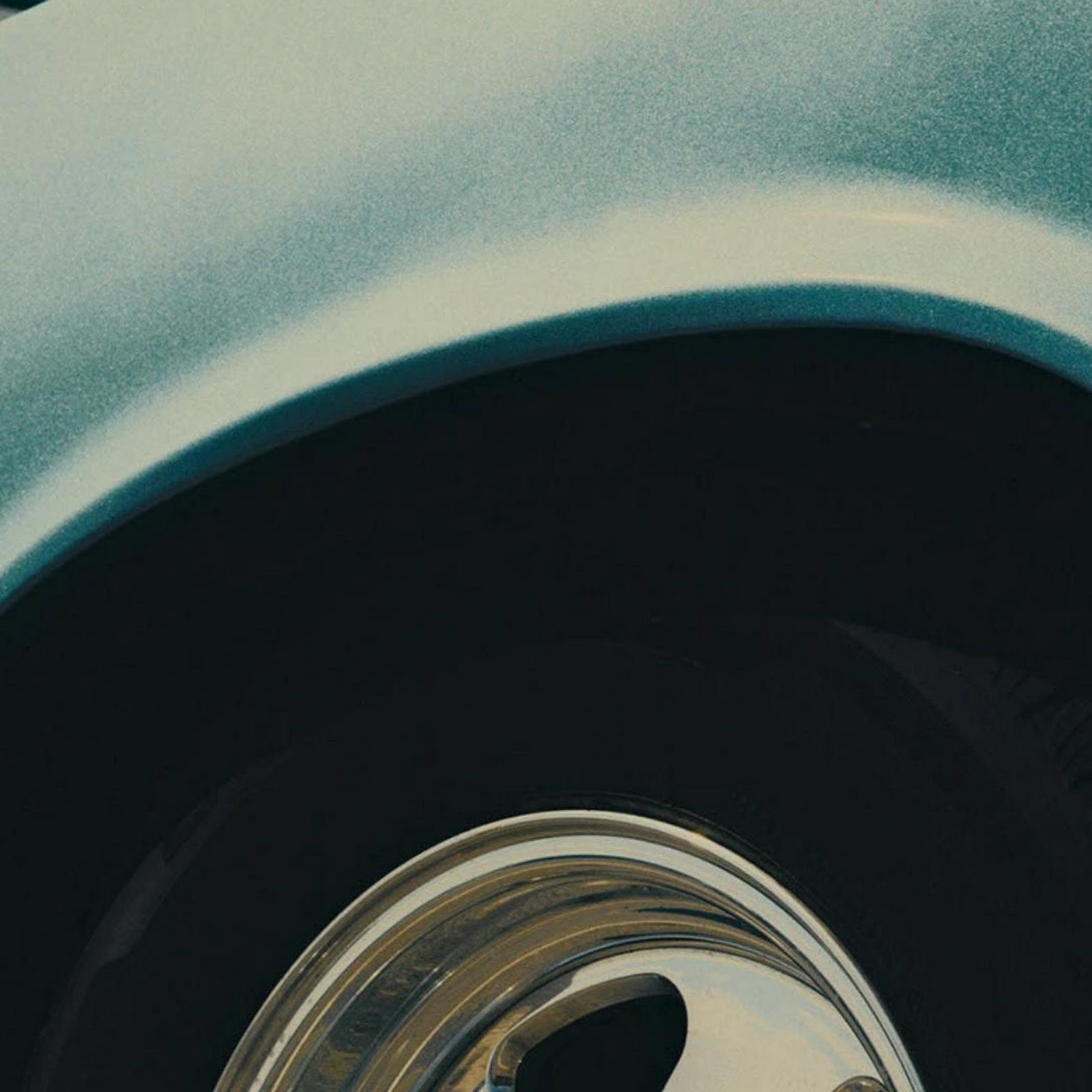 Download Polished Chrome Classic Car Wheel Full HD iPhone