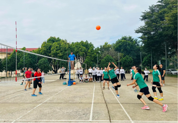 Công đoàn Trường Đại học Tây Bắc tổ chức thành công Giải bóng chuyền hơi nữ chào mừng kỷ niệm 93 năm ngày thành lập Hội Liên hiệp Phụ nữ Việt Nam (20/10/1930 - 20/10/2023)