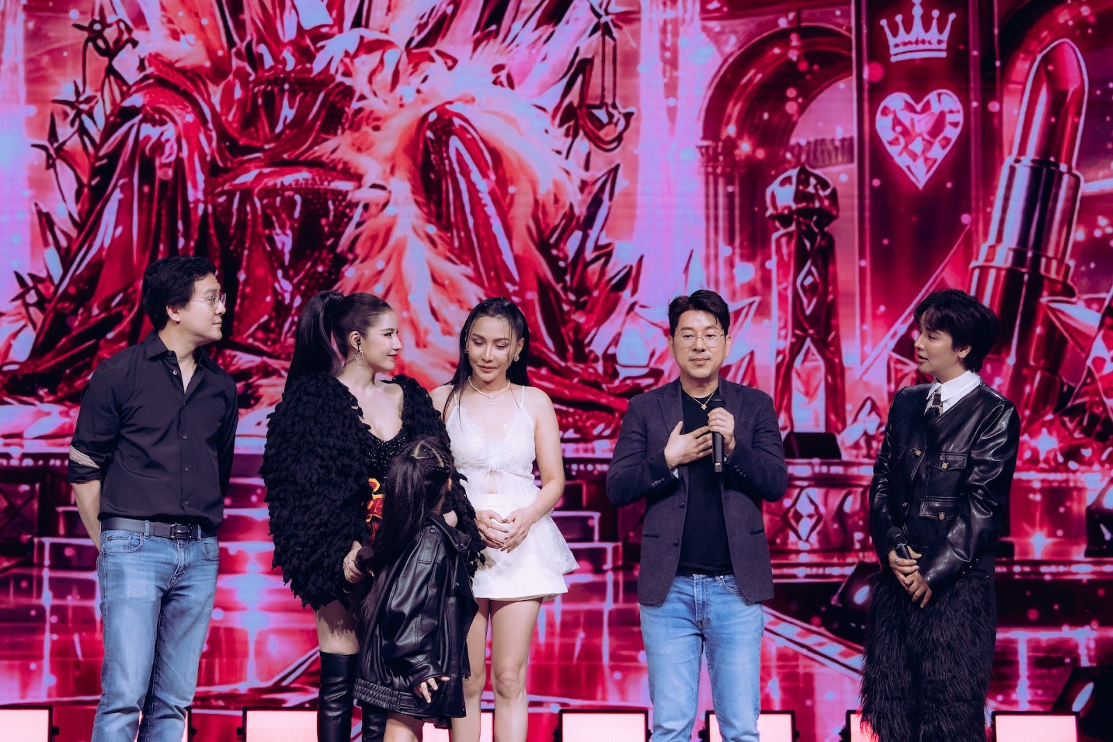 “ใบเตย อาร์สยาม” สุดปลื้ม! แฟนคอนในฝันเกิดขึ้นจริง  ขนเพลงฮิตจัดเต็ม 3 ชั่วโมง ตัวลูก–ตัวมัมรวมพลังแดนซ์สนั่นฮอลล์ ภาพที่ 6